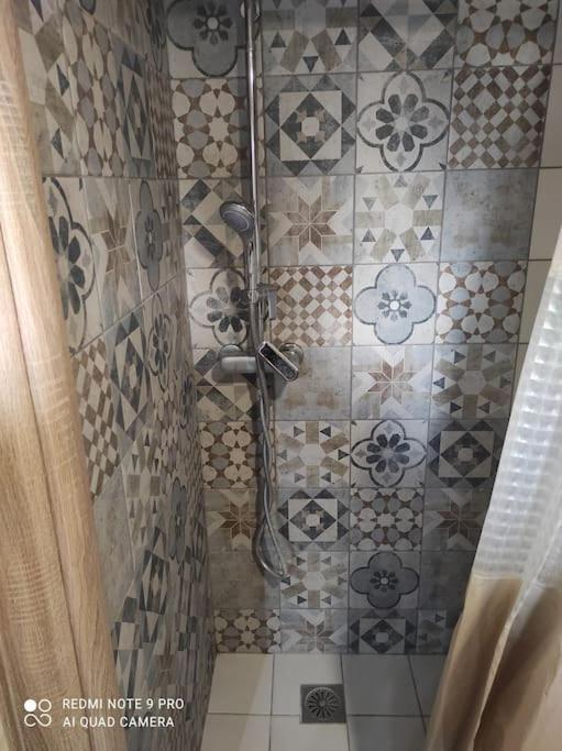 Apartamento Σοφίτα Καλλύνω Tesalónica Exterior foto