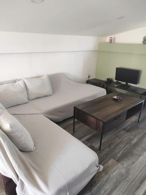 Apartamento Σοφίτα Καλλύνω Tesalónica Exterior foto